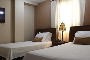 Rúm í herbergi á Hotel Solaris
