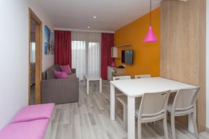 
a living room filled with furniture and a table at Aparthotel Acuasol in Peniscola
