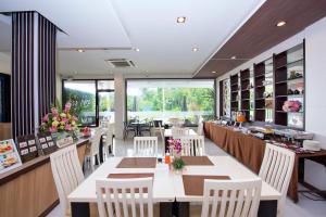Restaurace v ubytování The Nice Krabi Hotel