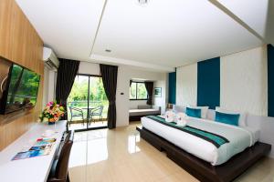 Postel nebo postele na pokoji v ubytování The Nice Krabi Hotel
