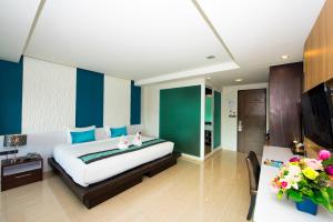 Postel nebo postele na pokoji v ubytování The Nice Krabi Hotel