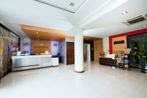 喀比的住宿－美好甲米酒店，药剂师的药房大厅
