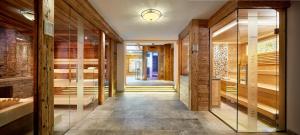 A bathroom at Hotel Gletscherblick