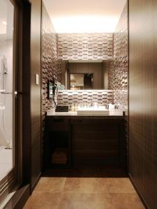 A kitchen or kitchenette at N Hotel