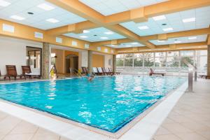 Bazén v ubytování Hotel Germisara nebo v jeho okolí