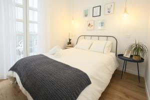Кровать или кровати в номере Moderno y reformado apartamento al lado del Museo