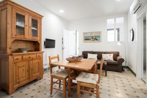 Μια τηλεόραση ή/και κέντρο ψυχαγωγίας στο Apartament Can Mateu-Gran Terraza
