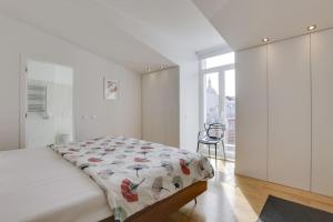 Central Lisbon penthouse with rooftop & 360º viewにあるベッド