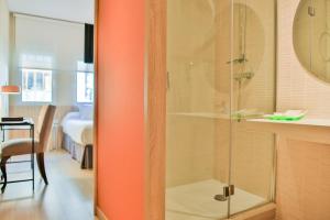 Un baño de Hotel Opera