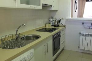 Kuchnia lub aneks kuchenny w obiekcie Roda Golf & Beach Resort, Murcia