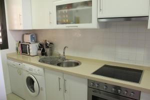 Kuchnia lub aneks kuchenny w obiekcie Roda Golf & Beach Resort, Murcia
