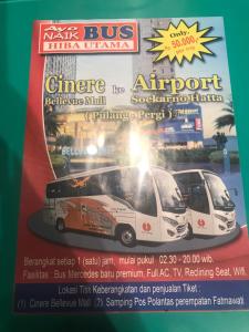 ein Flyer für eine Autoshow mit zwei Autos in der Unterkunft Cinere Bellevue Suites in Karangtengah