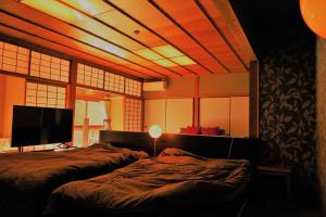 Un ou plusieurs lits dans un hébergement de l'établissement OkutsuHotSpa IkedayaKajikaen