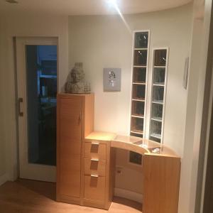 a room with a wooden desk and a cabinet at Bierzo centro in Ponferrada