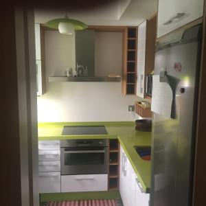 a kitchen with a stove and a refrigerator at Bierzo centro in Ponferrada