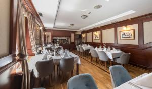 Un restaurante u otro lugar para comer en Kopernikus Hotel Prag