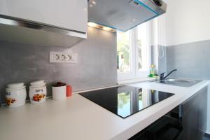 Gallery image of Apartment Sara with Seaview in Petrcane