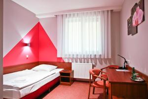 Posteľ alebo postele v izbe v ubytovaní Hotel Chabrowy Dworek