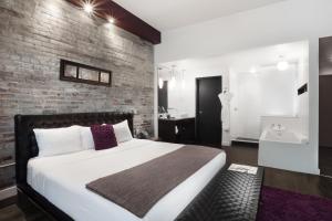 Postel nebo postele na pokoji v ubytování Hotel Metro