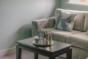 A seating area at Hogarths Stone Manor 