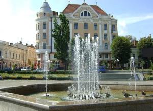 a fountain in front of a building with a building at Apart Club Tolstogo in Chernivtsi
