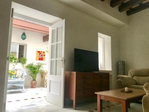 an open door to a living room with a television at Casa Buleria in Jerez de la Frontera