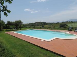 Bazén v ubytování Agriturismo Borgo Del Papa nebo v jeho okolí