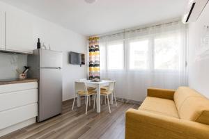 Kuchyň nebo kuchyňský kout v ubytování Apartments Cezar