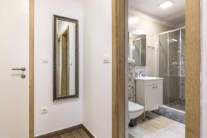 Koupelna v ubytování Apartments Cezar