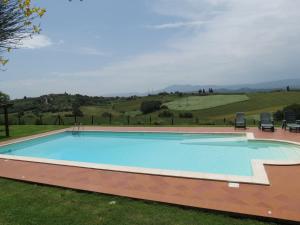 Bazén v ubytování Agriturismo Borgo Del Papa nebo v jeho okolí