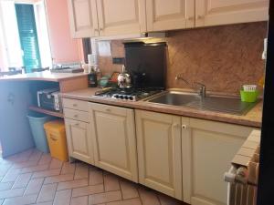 A kitchen or kitchenette at Amber Apartment