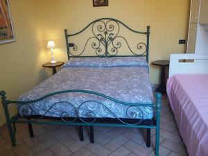 A bed or beds in a room at Amber Apartment