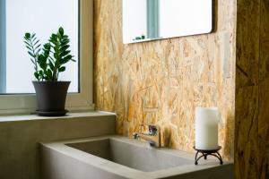 A bathroom at Bedway Athens Hostel