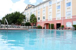a swimming pool in front of a hotel at Exploria Express by Exploria Resorts in Orlando