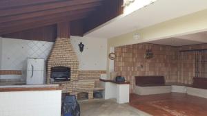a kitchen with a brick oven in a room at Casa de praia Peruibe in Peruíbe