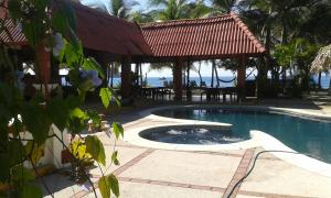 Swimmingpoolen hos eller tæt på Hotel Las Brisas del Pacifico