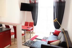 Telewizja i/lub zestaw kina domowego w obiekcie Rent-Apart City Center Lodz