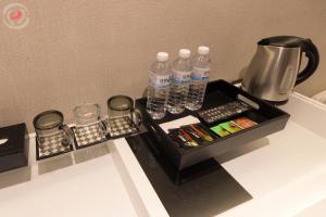 Set per la preparazione di tè e caffè presso Hotel Puri Taipei Station Branch