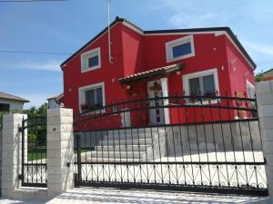 Budova, kde se vila nachází