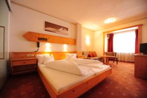 A bed or beds in a room at Hotel Toni