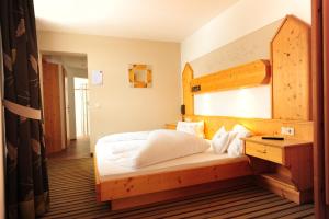 A bed or beds in a room at Hotel Toni