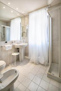 Kylpyhuone majoituspaikassa Hotel Degli Affreschi