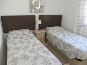 A bed or beds in a room at Superbe appartement avec piscine (Costa Blanca)