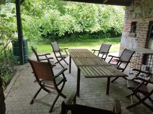 Gîte d'Hildegarde with sauna外面的花园