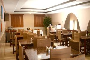 A restaurant or other place to eat at Hotel Itaparica