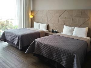 Un pat sau paturi într-o cameră la Hotel Glow Point - Mulza