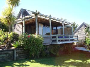 a house with a porch and a balcony at Te Manaaki Villa in Russell