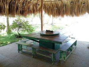 a picnic table with a bowl of fruit on top of it at Costa de Vikingos in Tolú