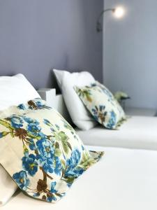 Katil atau katil-katil dalam bilik di IRIDA Studios Hotel & Pool +41 gambar
