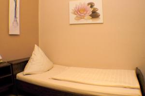 Een bed of bedden in een kamer bij Hotel-Restaurant Moselblümchen